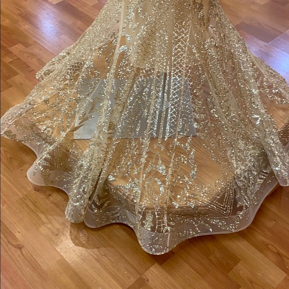⭐️SOLD⭐️ gold sparkly prom dress - Picture 3 of 8